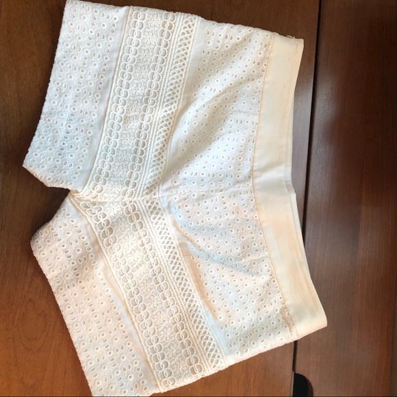 LOFT eyelet Riviera Short - Picture 7 of 7